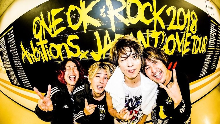 Band asal Jepang bernama One Ok Rock jadi pembuka konser Ed Sheeran di Jakarta. Berikut ini tujuh potret keren para pesonilnya.
