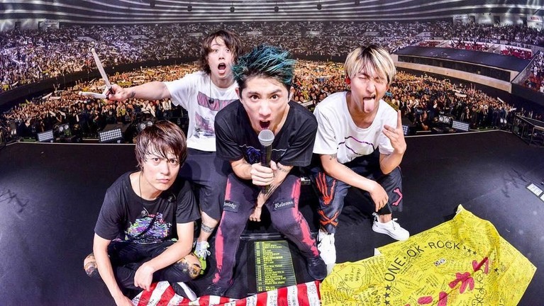 Band asal Jepang bernama One Ok Rock jadi pembuka konser Ed Sheeran di Jakarta. Berikut ini tujuh potret keren para pesonilnya.