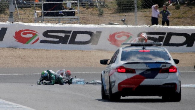 Pebalap Indonesia Dimas Ekky Pratama gagal melanjutkan balapan Moto2 Spanyol 2019 usai mengalami kecelakaan dan terlindas di lap pertama.