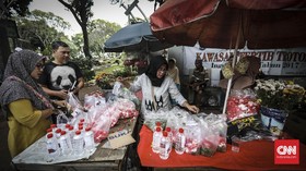 Mengalap Berkah Rupiah dari Sekantong Kembang Nyekar