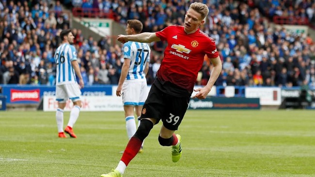 Manchester United unggul 1-0 atas Huddersfield Town pada babak pertama laga pekan ke-37 Liga Inggris 2018/2019 di Stadion John Smith, Minggu (5/5).