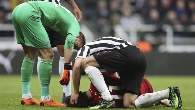 Kiper Newcastle United, Martin Dubravka, sempat dilanda ketakutan karena aksinya bikin penyerang Liverpool, Mohamed Salah, tak sadarkan diri.