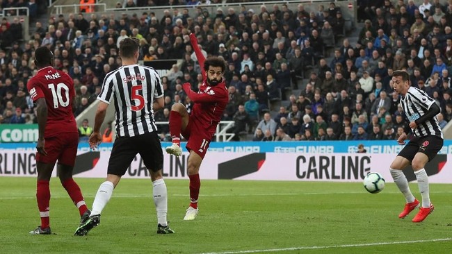 Mohamed Salah berhasil mengantar Liverpool unggul 2-1 atas Newcastle United pada babak pertama laga lanjutan Liga Inggris di St Jame's Park, Sabtu (4/5)
