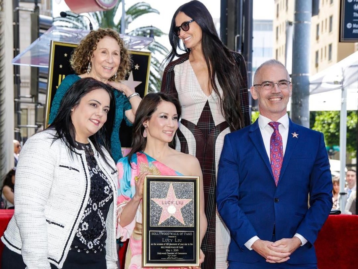 Lucy Liu adalah artis Amerika Serikat keturunan Asia yang namanya masuk dalam Hollywood Walk Of Fame&period; Ini lah deretan potret cantik Lucy Liu&period;