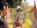 Ada Cinta dalam Ukiran Wajah Sang Raja Thailand di Kepala