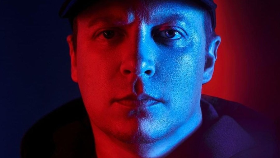 DJ Adam Sky asal Australia meninggal dunia akibat insiden yang terjadi saat ia di Bali.