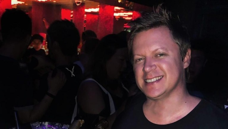 Adam Sky adalah DJ asal Australia yang meninggal karena menabrak kaca di sebuah vila di Bali. Nama Adam Sky masuk dalam daftar 100 DJ terbaik dunia.