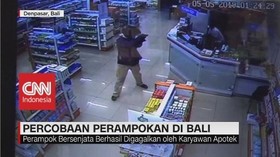 VIDEO: Pria Misterius Todong Penjaga Apotek di Bali