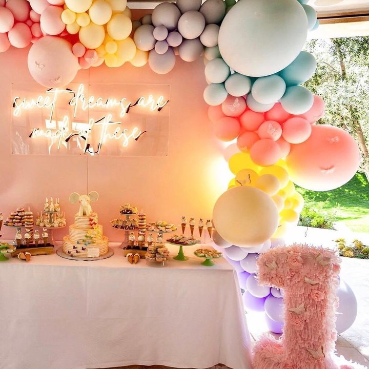 Nah, kalau ini dekorasi pesta ulang tahun True Thompson. Bisa jadi inspirasi buat ulang tahun si kecil nih. (Foto: Instagram @khloekardashian)