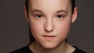 Sosok Lyanna Mormont dikenal sebagai gadis kecil berkarakter tangguh di serial Game Of Thrones&period; Ini potret cantik pemerannya yang bernama Bella Ramsey&period;