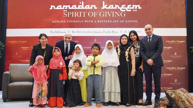 Hotel The Ritz Carlton Jakarta, Pasific Place mengajak Anda untuk berbuka puasa sekaligus beramal serta berbagi bagi sesama, lewat program Spirit of Giving.