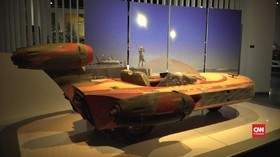 VIDEO: Mobil Batman dan 'Mad Max' Dipamerkan