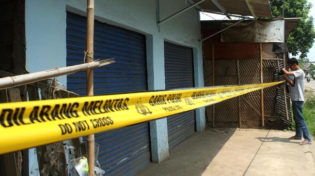 Densus 88 Kembali Bekuk Terduga Teroris JAD di Bekasi Polisi menyebut masih ada belasan anggota JAD Bekasi yang belum tertangkap, operasi ditargetkan selesai sebelum 22 Mei 2019.