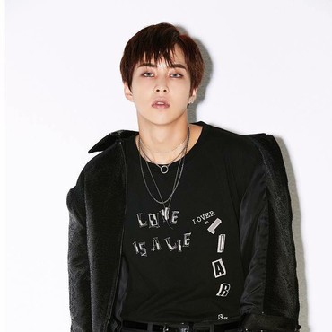 Xiumin EXO Menjadi Member Pertama yang Wajib Militer