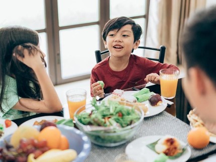 Jenis Makanan yang Baiknya Dihindari Anak Saat Berbuka Puasa