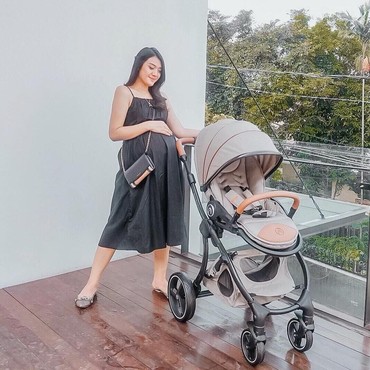 7 Gaya Kece Anissa Aziza Saat Kehamilan hingga Persalinan