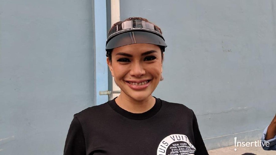 Cinta Sering Kandas, Nikita Mirzani Ingin Kawini Teman Perempuan Kelakar Nikita MIrzani dengan seorang teman lewat unggahan Insta Story