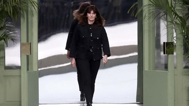 FOTO: Koleksi Perdana Virginie Viard di Chanel Cruise 2020