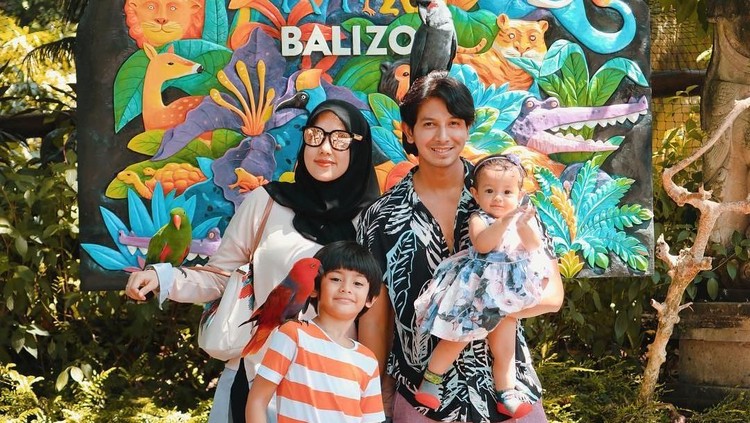 Fairuz A. Rafiq berencana mengajak kedua buah hatinya naik MRT keliling Jakarta.