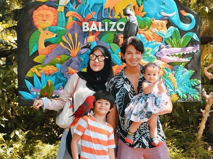 Isi Libur Lebaran, Fairuz A. Rafiq Ajak Anak Keliling Jakarta