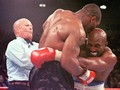 Tyson Gigit Kuping Holyfield karena Takut Kalah KO
