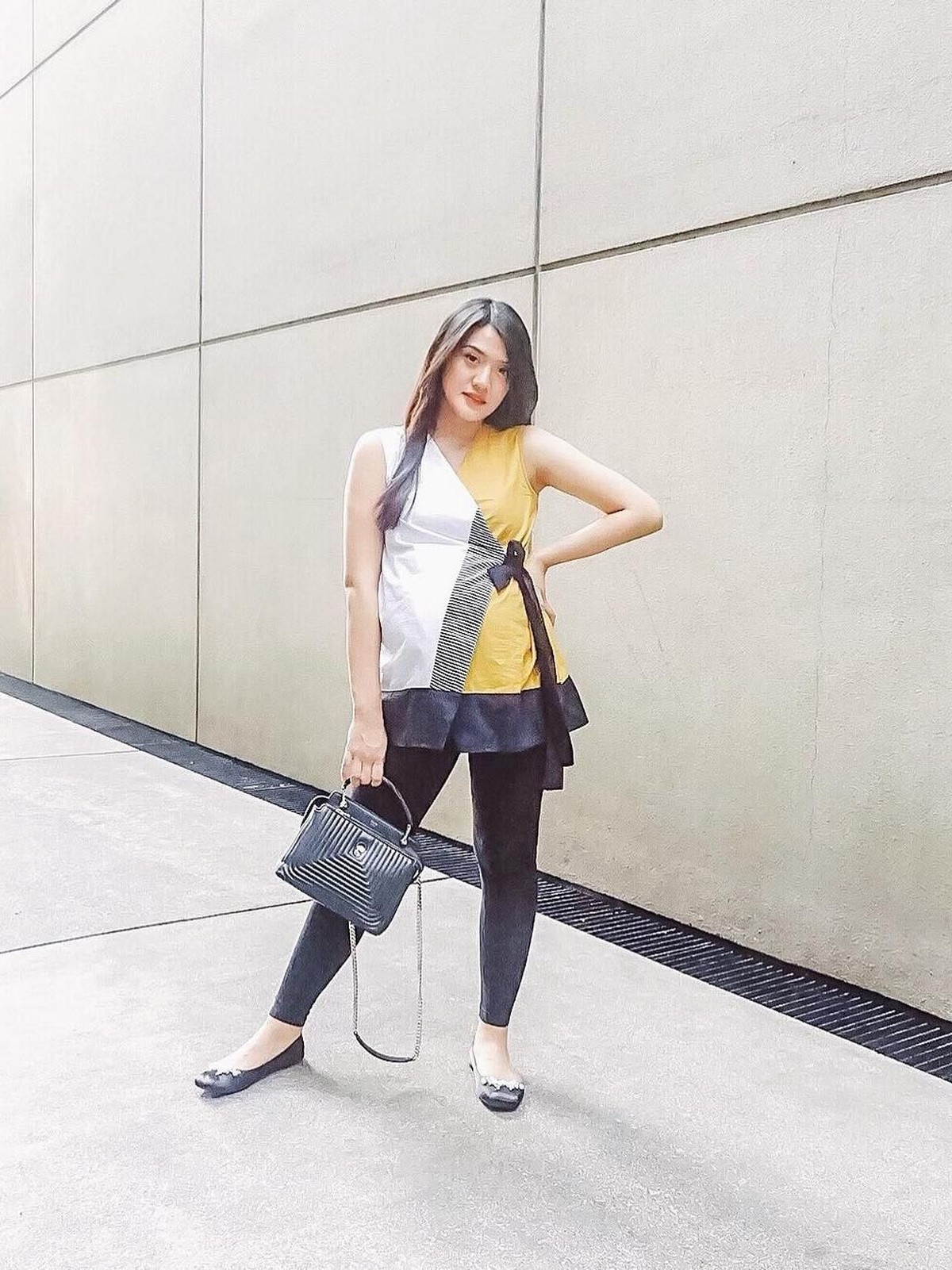 Istri Raditya Dika&comma; Anissa Aziza&comma; baru saja melahirkan anak pertama yang diberi nama Alinea Ava Nasution&period; Berikut foto-foto kecenya saat tengah mengandung&period;