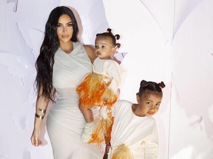 Kim Kardashian dan 4 Selebriti Dunia Lain yang Punya Anak Lewat Ibu Pengganti