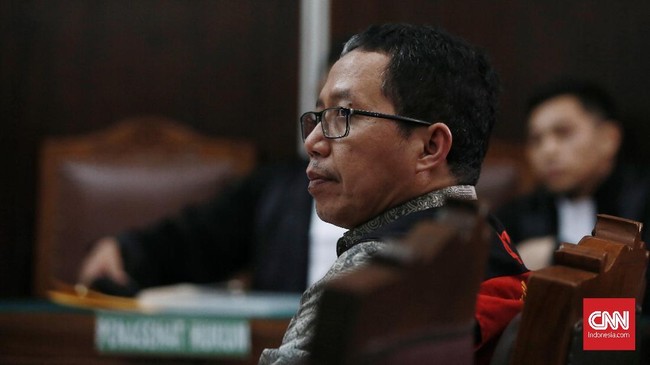 Eks Ketua Umum PSSI, Joko Driyono menjalani gelar sidang perkara perdananya di Ruang Sidang H.M Ali Said, Pengadilan Negeri Jakarta Selatan, Senin (6/5) sore.