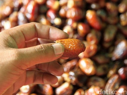 Benarkah Sari Kurma Bisa Bantu Tingkatkan Stamina Bercinta?