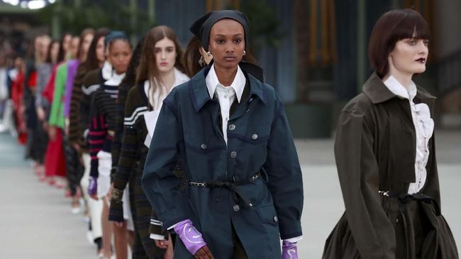 Demo anti-pemerintah dan juga kontroversi label fashion mewah tentang Hong Kong dan China membuat tiga acara fashion dan seni dunia dibatalkan.