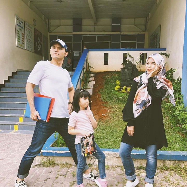 <div class="gmail_attr" dir="ltr">Enggak cuma dengan pakaian senada, tapi gaya dan ekspresi mereka juga sama-sama kocak ya. (Foto: Instagram @benkasyafani)</div><div class="gmail_attr" dir="ltr"> </div>