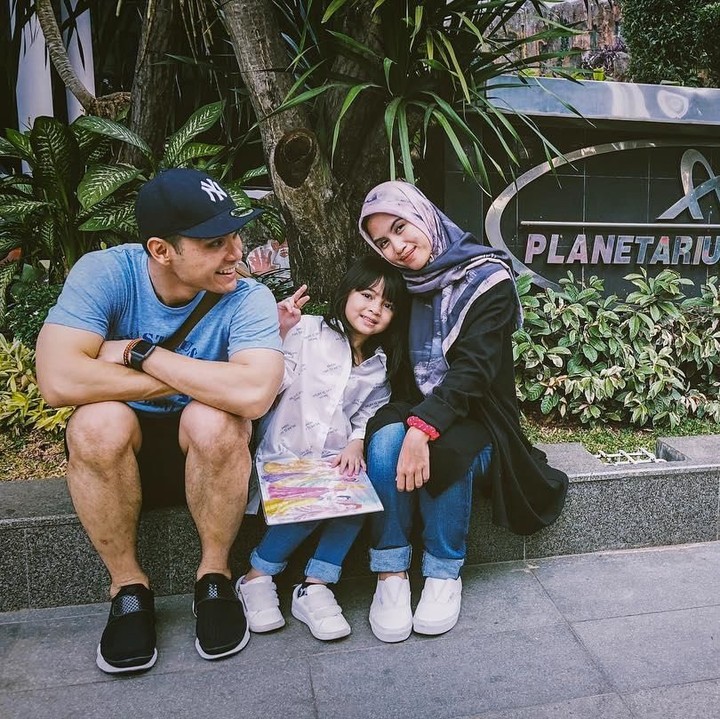 <span class="im">Rumah tangga mereka pun kini jauh dari kabar miring. (Foto: Instagram @benkasyafani)</span>
