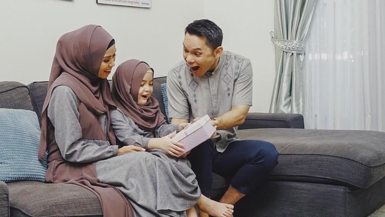 Lucunya pertanyaan Sienna soal puasa kepada sang ayah, Ben Kasyafani. Simak ceritanya yuk.