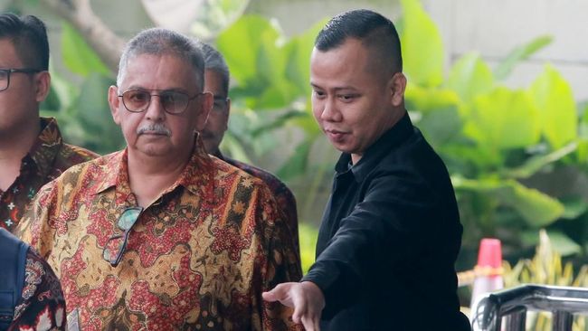 KPK Panggil Sejumlah Pejabat PLN untuk Kasus Sofyan Basir KPK dijadwalkan memeriksa sejumlah petinggi PLN sebagai saksi untuk tersangka suap proyek PLTU Riau-1, Sofyan Basir.