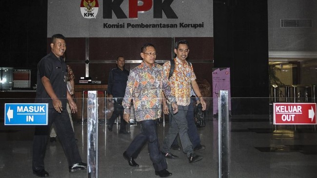 KPK memanggil Plt Dirut PLN Muhammad Ali, eks direktur PLN NIcke Widyawati, dan juga tersangka Direktur nonaktif PLN Sofyan Basir untuk diperiksa hari ini.