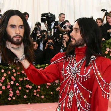 Jared Leto Hadir dengan Kepala Terputus di Met Gala 2019