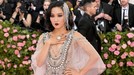 10 Artis dengan Kostum Terbaik di Ajang Met Gala 2019 Di Met Gala 2019 ada seleb yang hadir dengan penampilan terbaik hingga terburuk. Dilansir dari eonline, berikut ini deretan penampilan terbaik para seleb.