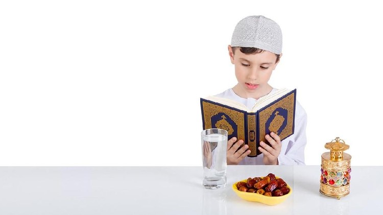 Saat anak pertama kali puasa, Bunda harus memperhatikan banyak hal agar puasa mereka berjalan lancar.