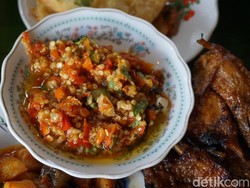 Tempat Makan Langganan Jokowi hingga Nama Warung Nyleneh