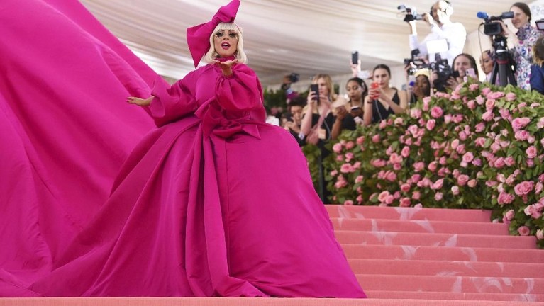 Di Met Gala 2019 ada seleb yang hadir dengan penampilan terbaik hingga terburuk. Dilansir dari eonline, berikut ini deretan penampilan terbaik para seleb.