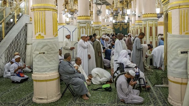 Imbauan tak salat berjemaah di masjid itu dikecualikan Arab Saudi untuk yang dilaksanakan di Masjidil Haram dan Masjid Nabawi.