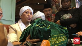 Opick Terima Rambut Nabi Muhammad dari Ulama Turki