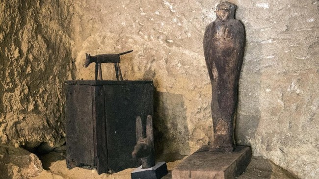 Penggalian arkeologi Mesir membuahkan hasil berupa penemuan 14 peti mati berusia ribuan tahun di situs purbakala warisan dunia, Nekropolis Saqqara.
