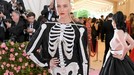 10 Artis dengan Kostum Terburuk di Ajang Met Gala 2019 Di Met Gala 2019 ada seleb yang hadir dengan penampilan terbaik hingga terburuk. Dilansir dari Dailymail, berikut ini seleb dengan penampilan terburuk.