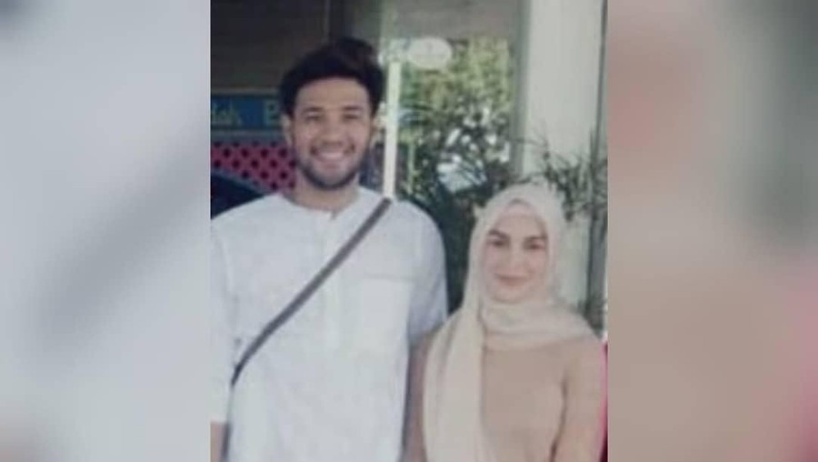 Usai Menikah, Irish Bella Tampil Berhijab Irish Bella dan Ammar Zoni kepergok sedang berada di sebuah bioskop.