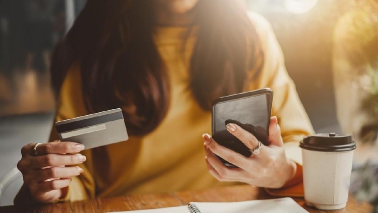 Ada keuntungan yang bisa Bunda dapatkan dari belanja online di bulan Ramadhan.