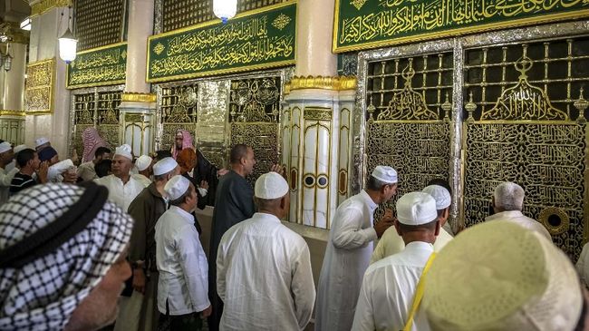 Ziarah ke makam Rasulullah SAW di Masjid Nabawi jadi salah satu amalan yang dianjurkan bagi mereka yang sedang menunaikan ibadah haji.