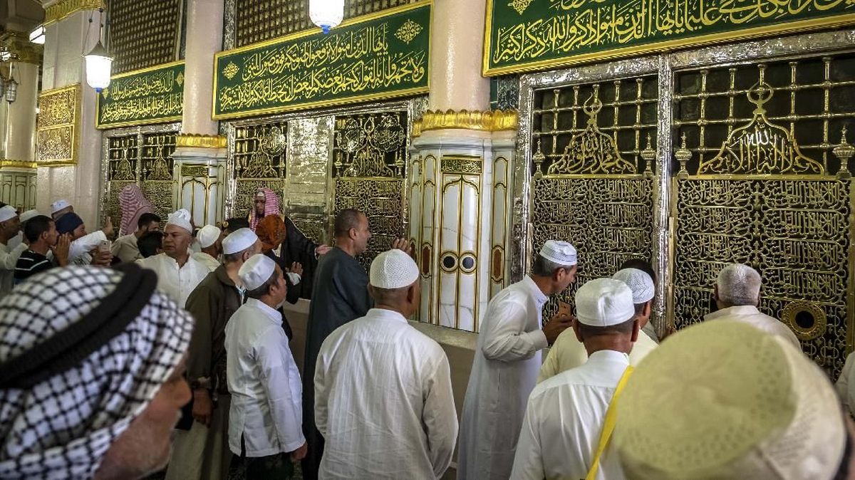 Tata Cara dan Doa Ziarah ke Makam Rasul di Masjid Nabawi