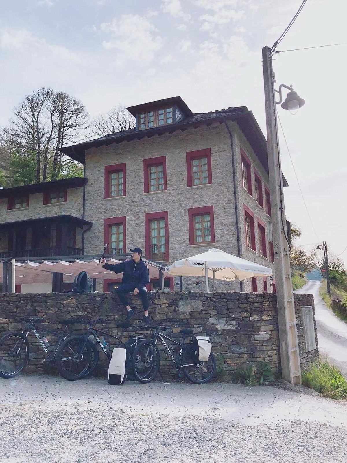 Aktor tampan Lee Min Ho telah selesai menjalani wajib militer beberapa waktu lalu&period; Berikut enam potret tampan Lee Min Ho untuk obati rindu penggemar&period;