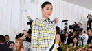 10 Artis dengan Kostum Terburuk di Ajang Met Gala 2019 Di Met Gala 2019 ada seleb yang hadir dengan penampilan terbaik hingga terburuk. Dilansir dari Dailymail, berikut ini seleb dengan penampilan terburuk.